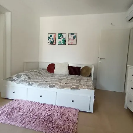 Zdenka Valica Apartman *
